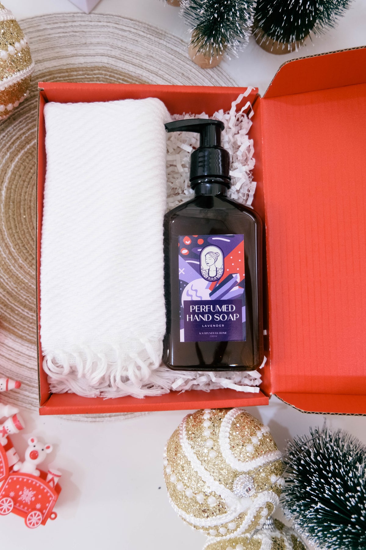 Clean & Cozy Gift Set | Perfumed Hand Soap + Inabel Towel